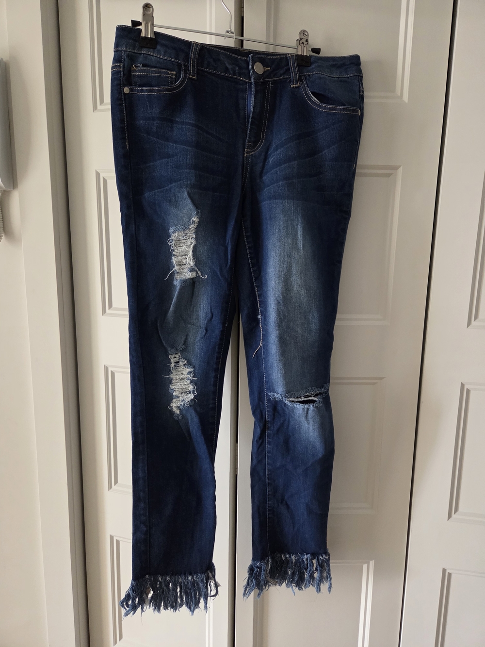 Distressed Dark Blue Straight-Leg Women's Jeans with Frayed Hem